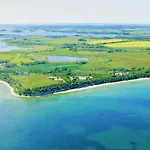 Strandhaus Moenchgut Ferienwohnung 02 Mit Sauna Und Schwimmbadnutzung Im Ahoi Sellin